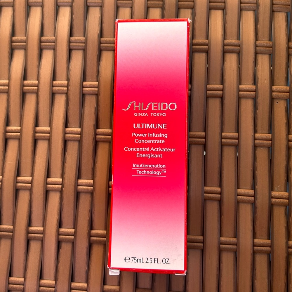Shiseido: ULTIMUNE power infusing concentrate.